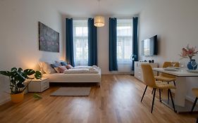 Washingtonova Cr Apartments